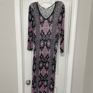 Floral print black and pink maxi dress with 3/4 length sleeves